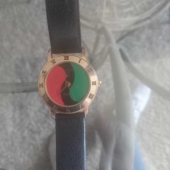 Gucci Accessories - Gorgeous GUCCI Vintage black leather band watch.